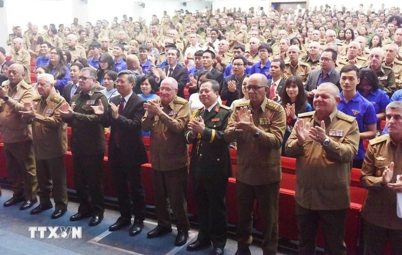 Delegates at a ceremony to mark the 80th founding anniversary of the Vietnam People's Army held by Cuba's Ministry of the Revolutionary Armed Forces in Havana on December 11. (Photo: VNA) 