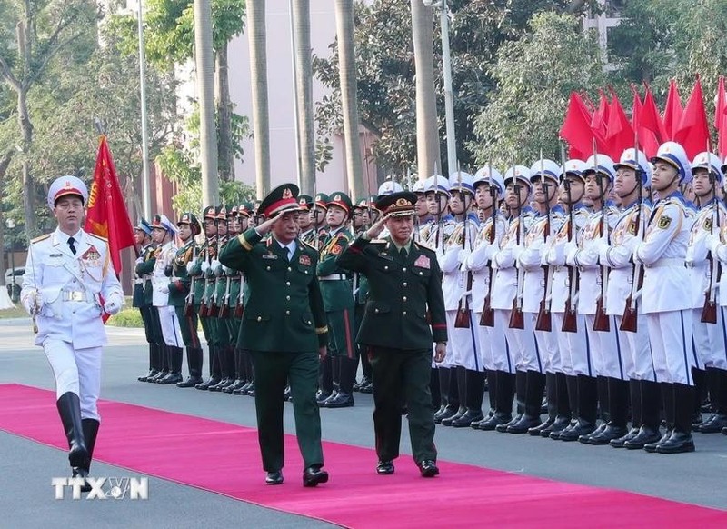 Defence Minister Phan Van Giang (left) and his Lao counterpart Khamliang Outhakaysone review the Guards of Honour on December 18. (Photo: VNA) 