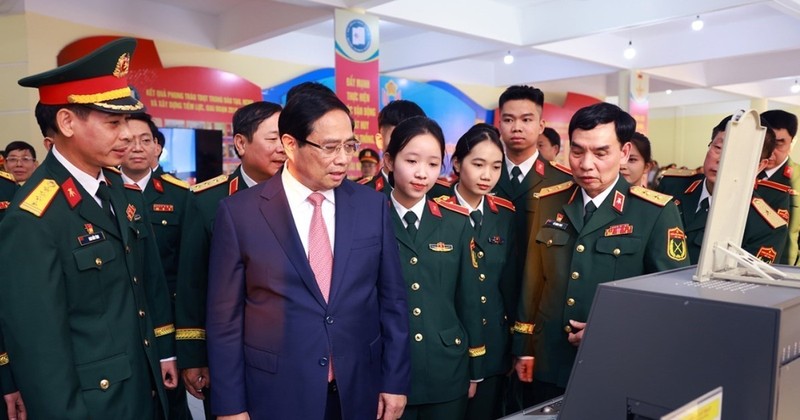 PM Pham Minh Chinh visits the area displaying the MTA's products (Photo: VNA) 