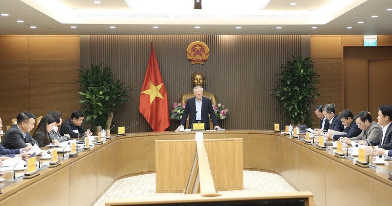 Deputy Prime Minister Nguyen Hoa Binh speaks at a meeting discussing the implementation of the Politburo's conclusion on building regional and international financial hubs (Photo: VNA) 