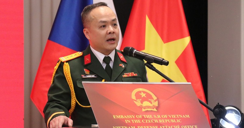 Senior Lieutenant Colonel Ta Quang Thanh, Vietnam’s Defence Attaché to the Czech Republic, Slovakia, and Hungary addresses the event (Photo: VNA) 