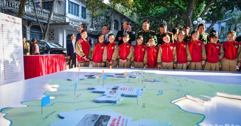 The exhibition officially opened at Nhan Dan Newspaper’s headquarters in Hanoi on December 18.