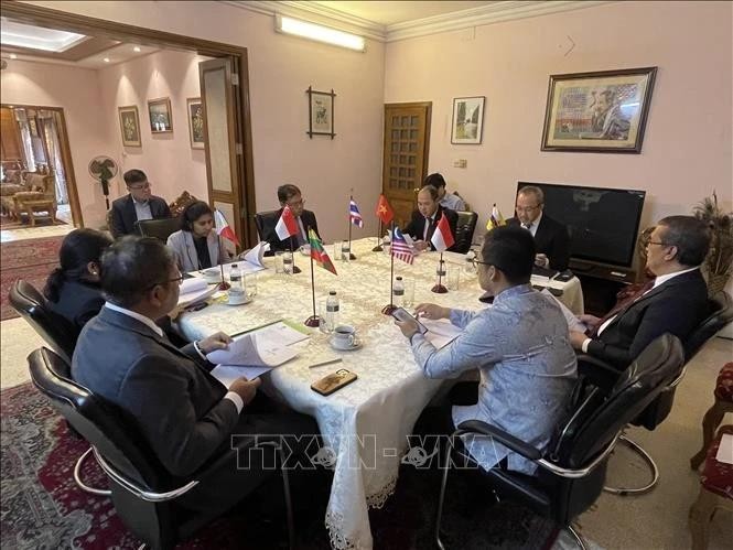 Participants at the 62nd meeting of the ASEAN Dhaka Committee (ADC) in Dhaka, Bangladesh, on December 26. (Photo: VNA) 