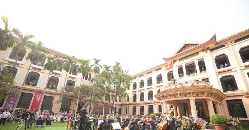 Free outdoor concerts at the Vietnam Fine Arts Museum on weekends are gradually becoming familiar to the Hanoi public. (Photo: VNFAM)