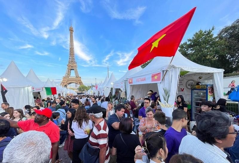 Thousands of visitors come for unforgettable culinary experiences at the International Culinary Village. (Photo: MINH DUY)