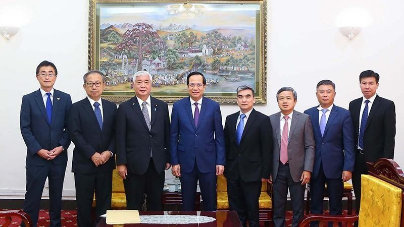 Minister Dao Ngoc Dung receives Nakatani Gen, Special Advisor to the Prime Minister of Japan. (Photo: MOLISA).