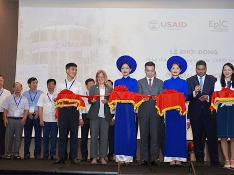 Ceremony to announce USAID's provision of 10 more liquid oxygen systems to Vietnam’s hospitals (Photo: USAID)
