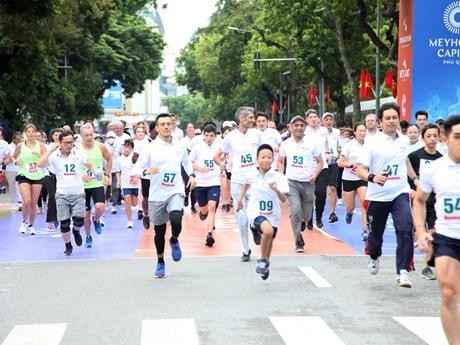 Foreign runners at the event (Photo: hanoimoi.vn)