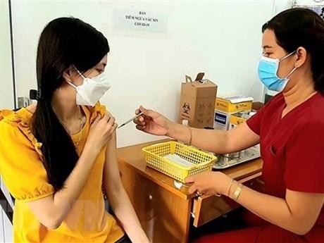 A woman gets vaccinated against COVID-19 in Soc Trang province. (Photo: VNA)