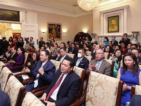 Representatives of the Vietnamese community in the US at a meeting with Prime Minister Pham Minh Chinh in May 2022