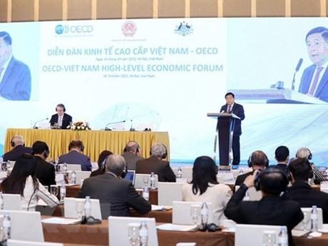 Vietnamese Minister of Planning and Investment Nguyen Chi Dung addresses the forum. (Photo: VNA)