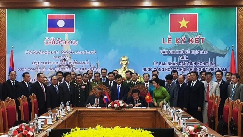 Chairman of Kon Tum Provincial People's Committee Le Ngoc Tuan and Governor of Attapeu Province Let Xaynhaphone, signed an (MoU) from 2022 to 2027.