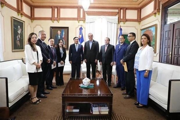 The CPV delegation pays a courtesy call to Dominican President Luis Rodolfo Abinader. (Photo: VNA)