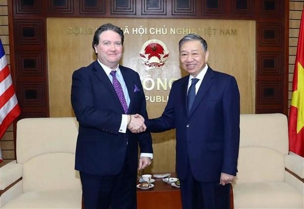 Minister of Public Security Gen. To Lam (R) meets with US Ambassador Marc E. Knapper in Hanoi on November 9. (Photo: VNA)