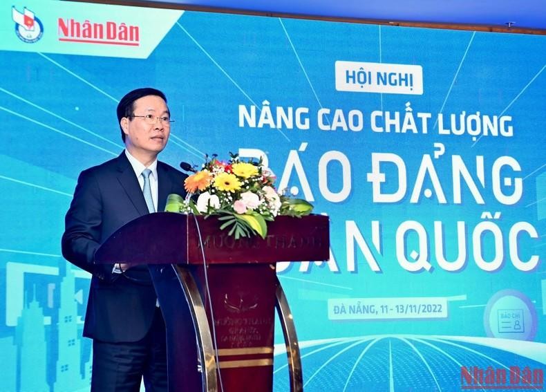 Politburo member and Permanent member of the Party Central Committee's Secretariat Vo Van Thuong speaks at the closing session of the Conference on improving the quality of the Party Newspaper nationwide.