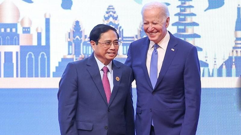 Vietnamese Prime Minister Pham Minh Chinh (L) and US President Joe Biden at the 10th ASEAN - US Summit in Phnom Penh on November 12.