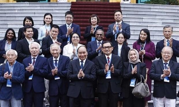 President Nguyen Xuan Phuc (front, centre) and delegates to the 45th FAEA Conference pose for a photo in Hanoi on November 25. (Photo: VNA)