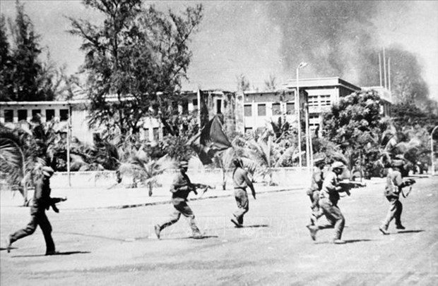 On January 7, 1979, the Cambodian revolutionary armed forces and Vietnamese volunteer soldiers enter Phnom Penh to overthrow the Pol Pot genocidal regime (Photo: VNA).