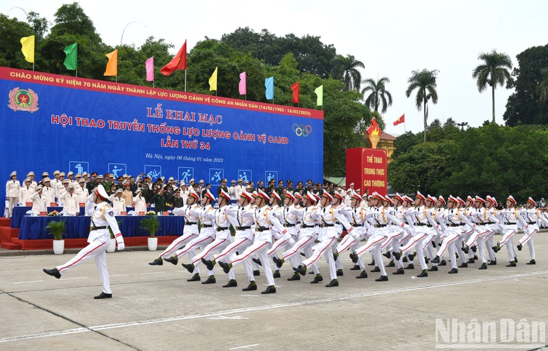 The parade was held in a dignified atmosphere.