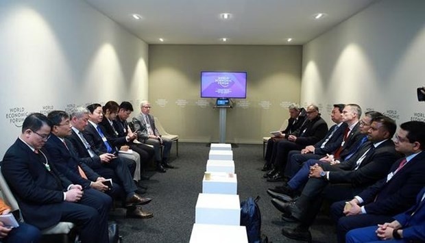 The January 17 discussion between Deputy PM Tran Hong Ha and global business leaders at the 53rd WEF Annual Meeting in Davos. (Photo: baochinhphu.vn)