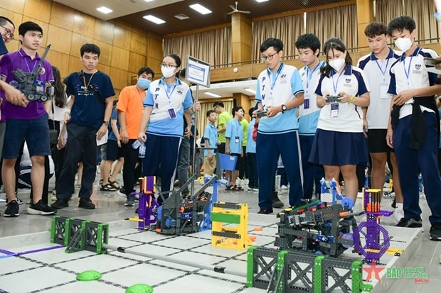 Competitors take part in the National Robotics Tournament 2022. (Photo: qdnd.vn)