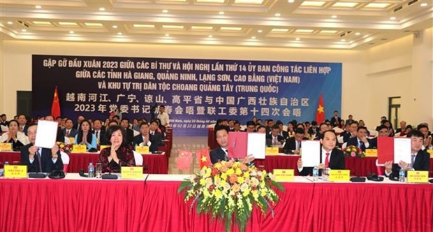 At the conference, the two sides ink an agreement on cooperation in personnel training in the 2023 – 2027 period, and eight agreements in other areas. (Photo: VNA)