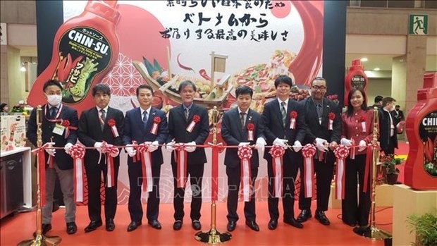 Ribbon cutting to open the booth of Masan Consumer at Foodex Japan 2023 (Photo: VNA)