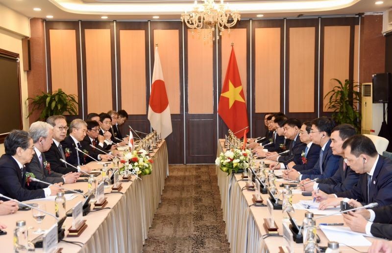 Prime Minister Pham Minh Chinh receives visiting delegation of Japanese economic organisations. (Photo: NDO)
