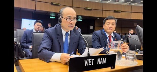 Ambassador Nguyen Trung Kien, Governor - Permanent Representative of Vietnam to the International Atomic Energy Agency (IAEA), at the meeting. (Photo: VNA)