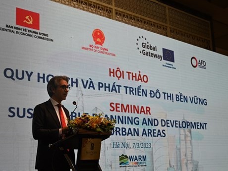Ambassador Giorgio Aliberti, head of the EU Delegation to Vietnam, speaks at the seminar. (Photo: VNA)