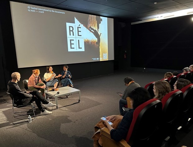 Directors and audience hold talks after the screening (Photo: VNA)