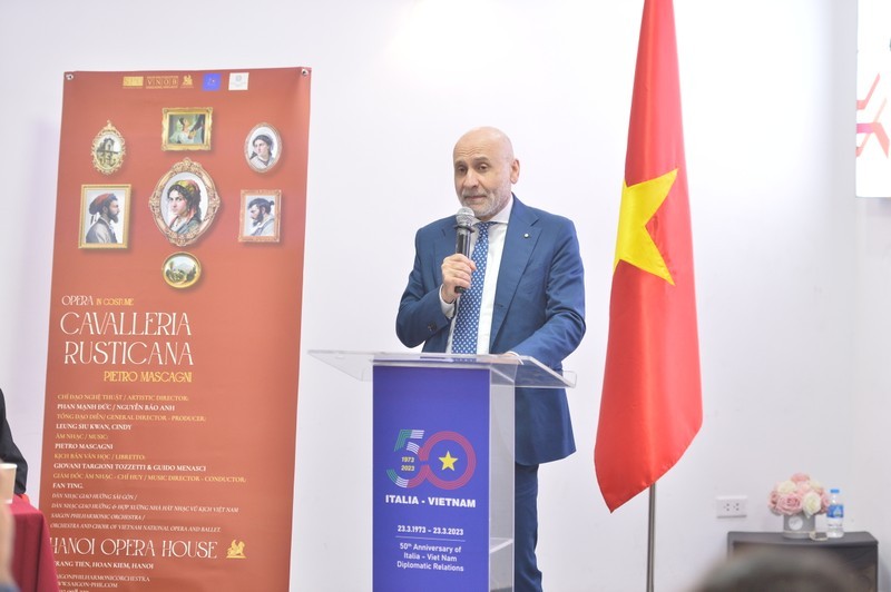 Italian Ambassador to Vietnam Antonio Alessandro speaks at the press conference.