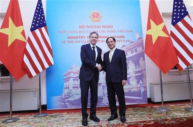 Minister of Foreign Affairs Bui Thanh Son (R) and US Secretary of State Antony Blinken (Photo: VNA)