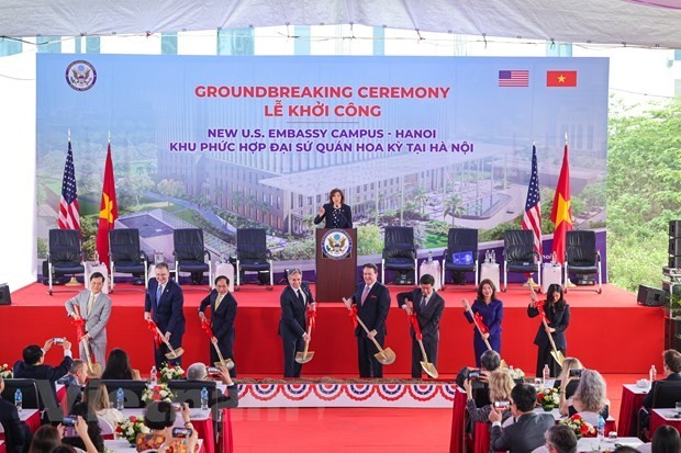 Vietnamese Minister of Foreign Affairs Bui Thanh Son (third left) and United States Secretary of State Antony Blinken (fourth left) on April 15 break ground on the construction of the new US Embassy. (Photo: VNA)