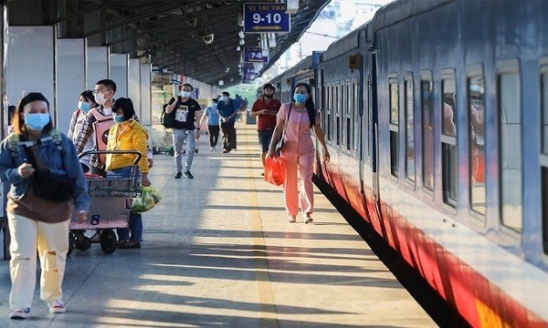 At a railway station platform (Photo: VNA)