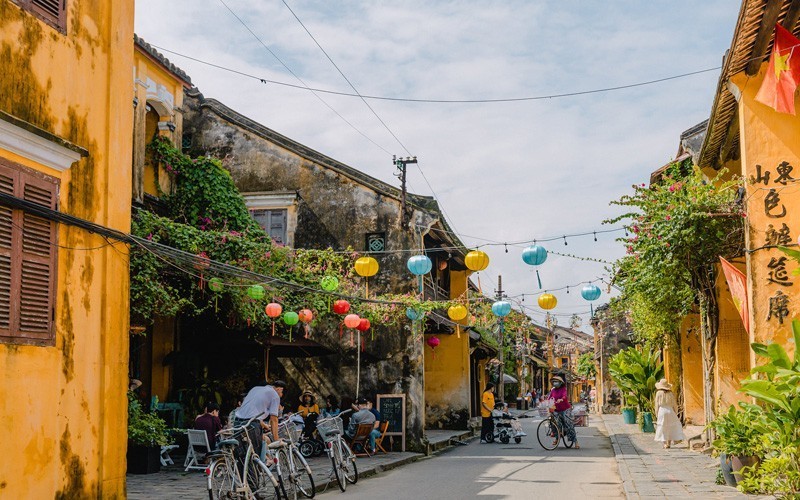 The small roads in Hoi An are always kept green thanks to the people (Photo: Duy Hau)