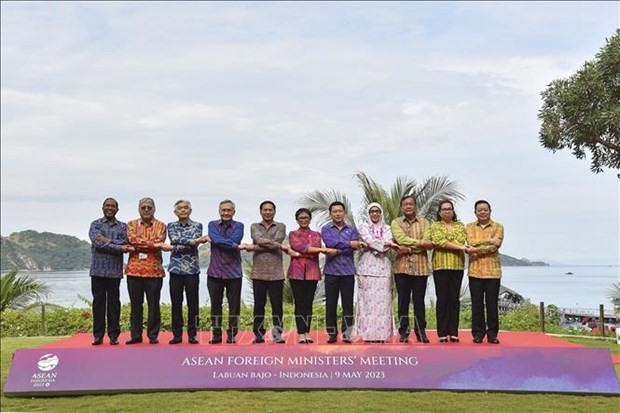 ASEAN Foreign Ministers, Foreign Minister of Timor-Leste and ASEAN Secretary-General Kao Kim Hourn pose for a photo on May 9 morning. (Photo:VNA)