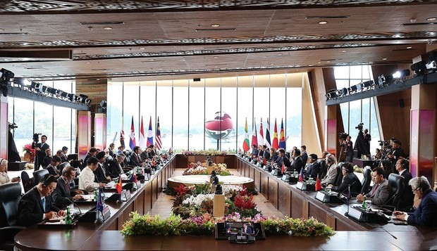 A dialogue between leaders of ASEAN countries and representatives of the ASEAN Business Advisory Council (ABAC) on May 10. (Photo:VNA)