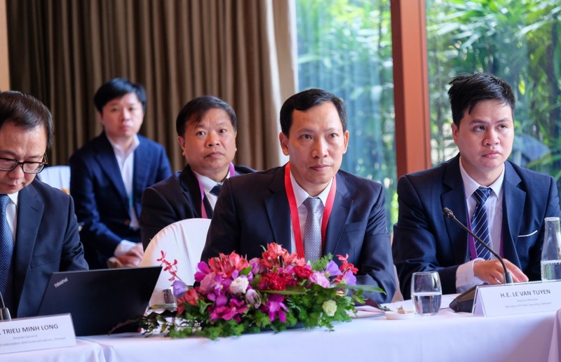Deputy Minister of Public Security Le Van Tuyen speaks at Asia Tech X Singapore 2023. (Photo: VNA)