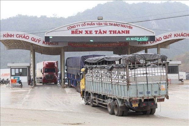 The fruit-laden truck arrived at the Tan Thanh border gate area in Lang Son province. (Photo: VNA)