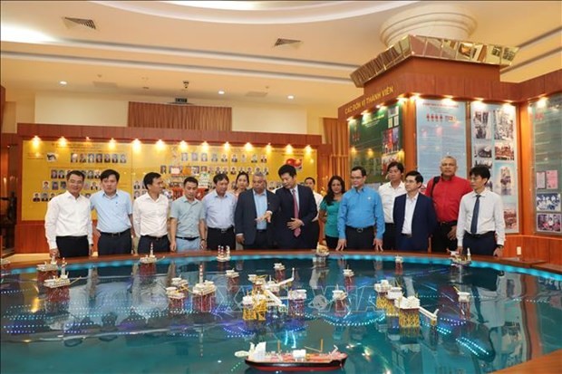 The Cuban delegation at Vietsovpetro in Vung Tau city, Ba Ria - Vung Tau province on July 1. (Photo: VNA)