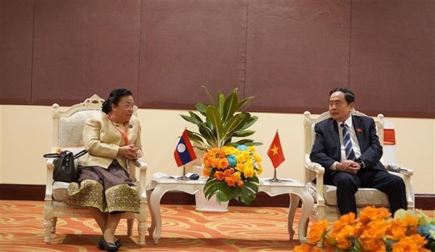 Permanent National Assembly Vice Chairman Tran Thanh Man (R) and his Lao counterpart Sounthone Xayachack (Photo: VNA)