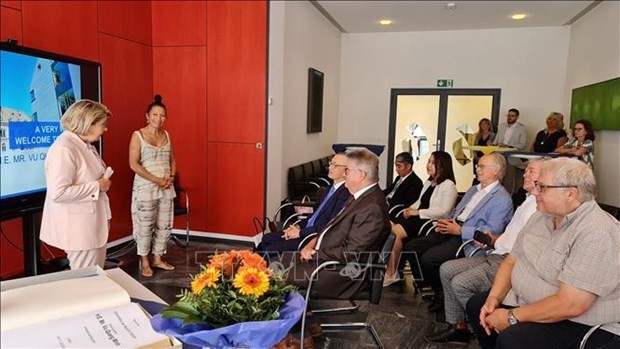 Chairwoman of the Bundestag's Parliamentary Friendship Group for Relations with ASEAN States Gabriele Katzmarek speaks at the event. (Photo: VNA)