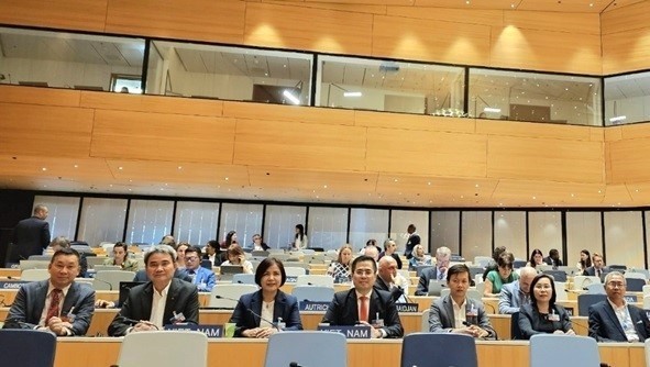 Deputy Minister of Science and Technology Nguyen Hoang Giang (centre) and other members of the Vietnamese delegation at the the 64th series of meetings of the Assemblies of the WIPO Member States in Geneva. (Photo: Ministry of Science and Technology)