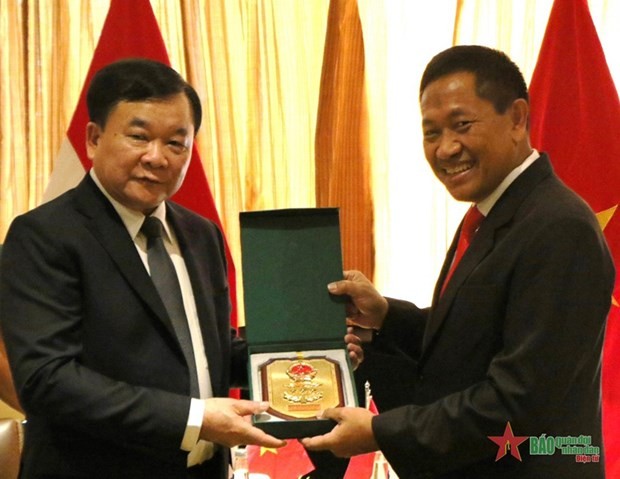 Deputy Minister of National Defence Sen. Lieut. Gen. Hoang Xuan Chien (L) and Lieut. Gen. Donny Ermawan Taufanto, Secretary General of the Indonesian Ministry of Defence. (Photo: qdnd.vn)