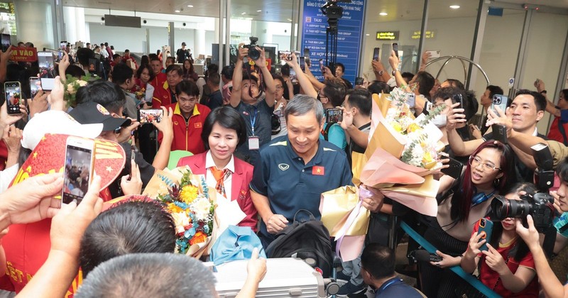 Vietnamese women’s team warmly welcomed home after World Cup