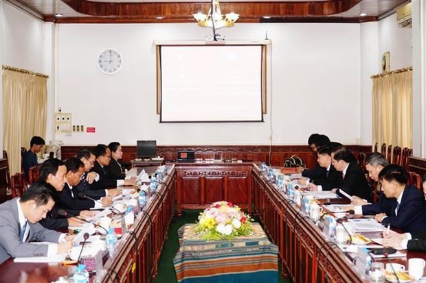 An overview of talks between Vietnamese Deputy Inspector General Bui Ngoc Lam and his Lao counterpart Sukkhamphet Heuangbutsi (Photo: VNA)