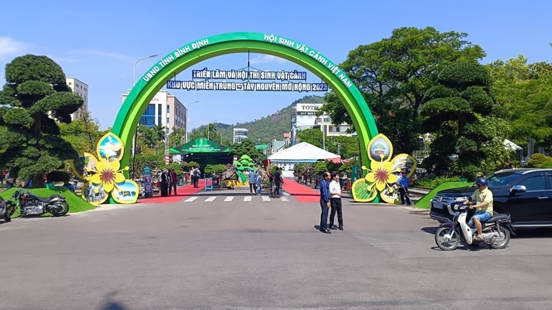 Exhibition and contest on ornamental plants in the Central-Central Highlands region 