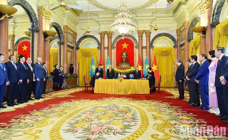 [In Pictures] Vietnam and Kazakhstan boost cooperation in many fields