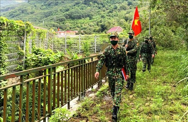 Vietnamese border guards on a patrol. (Photo: VNA) 